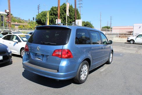 Used 2012 Volkswagen Routan SE image 5