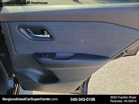 Used 2023 Nissan Rogue SV image 18