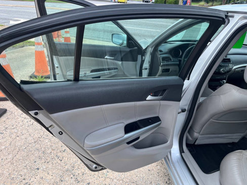 Used 2010 Honda Accord EX-L image 11