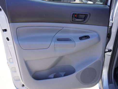 Used 2012 Toyota Tacoma PreRunner image 13