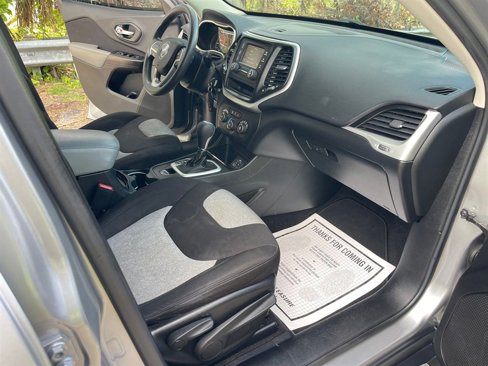 Used 2014 Jeep Cherokee Sport image 16