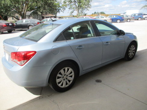 Used 2011 Chevrolet Cruze LS image 15