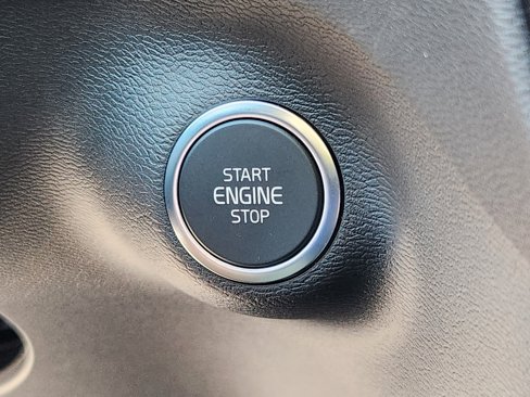 New 2025 Volvo XC40 B5 Core w/ Climate Package image 30