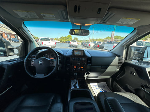 Used 2010 Nissan Titan LE w/ Technology Pkg image 10
