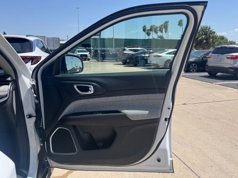Used 2022 Jeep Compass Latitude image 23