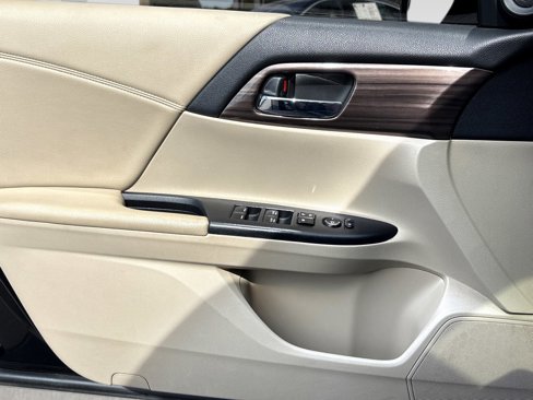 Used 2016 Honda Accord EX image 19