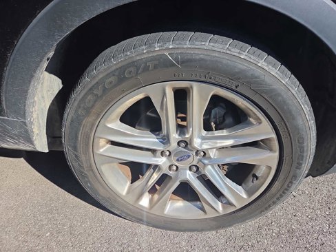 Used 2016 Ford Explorer XLT w/ Equipment Group 202A image 2