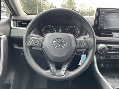 Used 2021 Toyota RAV4 LE image 18