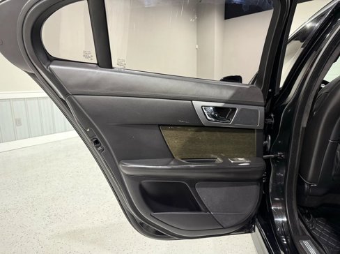 Used 2011 Jaguar XF R image 11