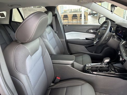 New 2025 Chevrolet Trax LT w/ Sunroof Package image 31