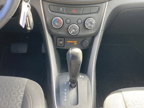 Used 2022 Chevrolet Trax LS w/ Tint and Cruise Package image 18