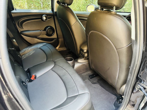 Used 2022 MINI Cooper 4-Door Hardtop w/ Storage Package image 21