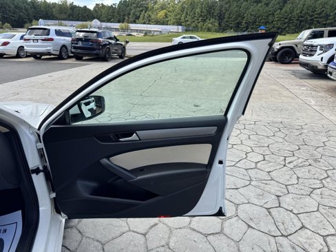 Used 2015 Volkswagen Passat TDI SE image 18