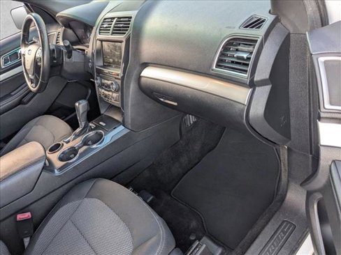 Used 2016 Ford Explorer XLT w/ Equipment Group 201A image 21
