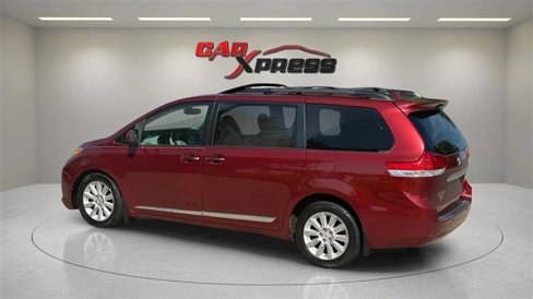 Used 2011 Toyota Sienna Limited image 9