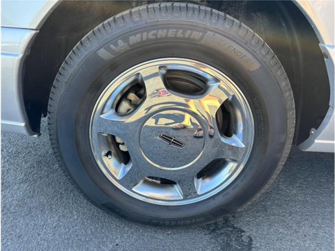Used 2000 Lincoln Continental image 16