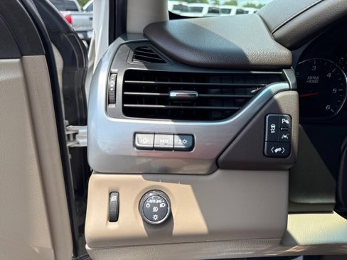 Used 2017 Chevrolet Suburban Premier image 24
