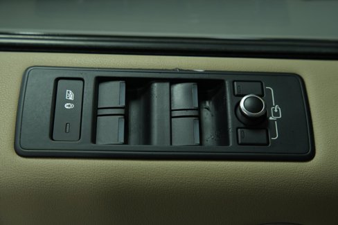 Used 2016 Land Rover Range Rover Sport HSE image 26