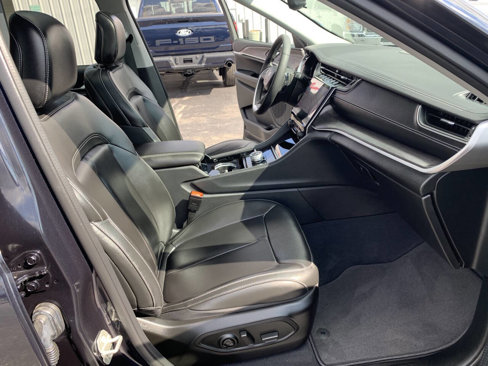 Used 2023 Jeep Grand Cherokee Limited image 31