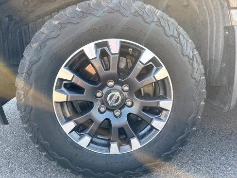 Used 2016 Nissan Titan SV image 9