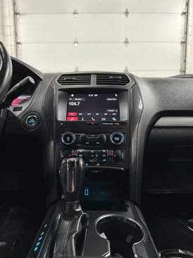 Used 2018 Ford Explorer XLT w/ Equipment Group 202A image 23