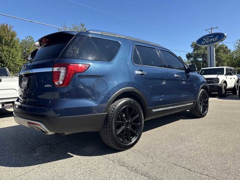 Used 2017 Ford Explorer Limited image 2