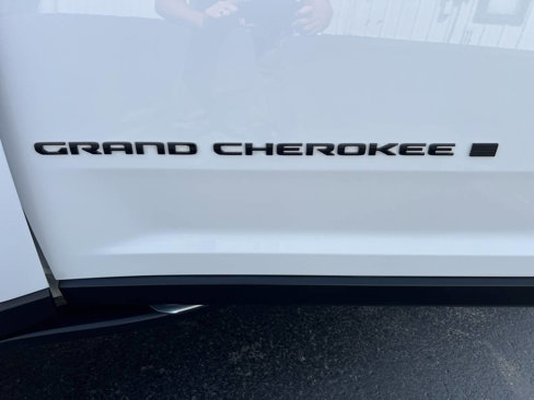 Used 2023 Jeep Grand Cherokee L Limited w/ Black Appearance Package image 26