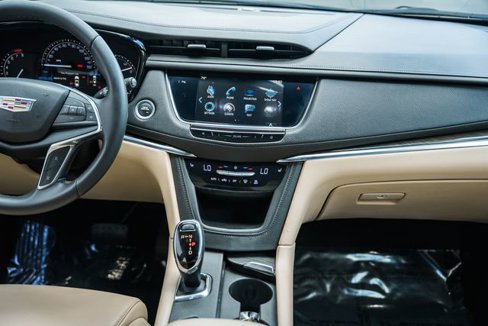Used 2018 Cadillac XT5 AWD image 24