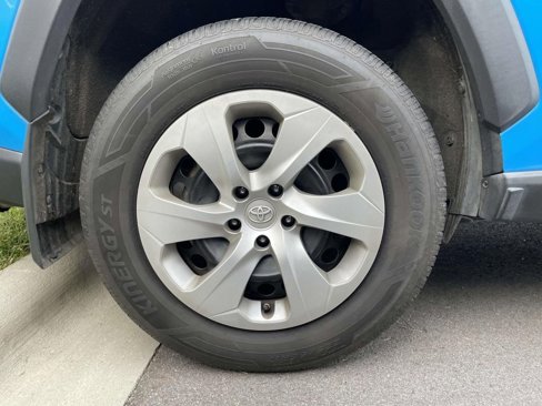 Used 2019 Toyota RAV4 LE image 5