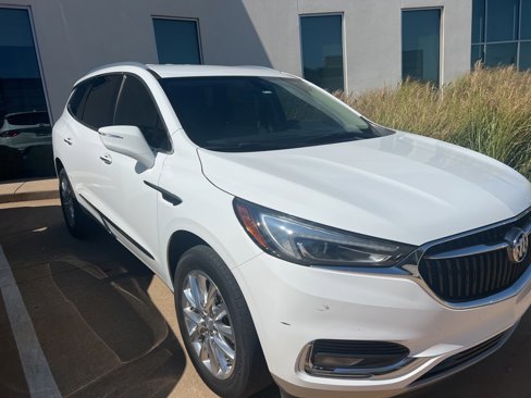 Used 2020 Buick Enclave Essence image 2