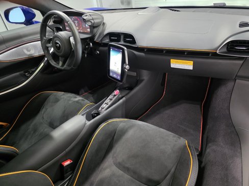 Used 2023 McLaren Artura image 18