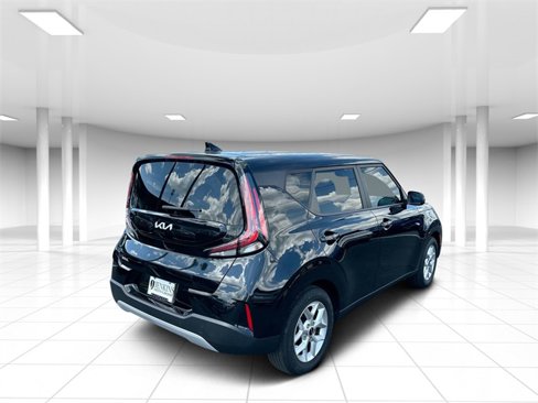 Used 2023 Kia Soul LX w/ LX Technology Package image 3