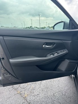 Used 2023 Nissan Sentra SV w/ Trunk Package image 10