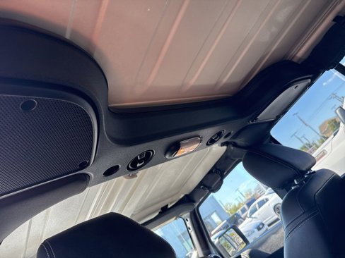 Used 2015 Jeep Wrangler Unlimited Sahara w/ Connectivity Group image 25