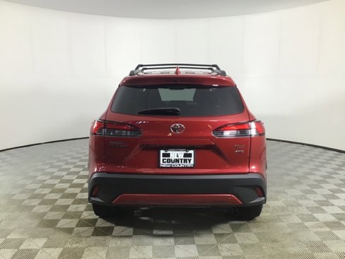 Used 2023 Toyota Corolla Cross XLE image 5