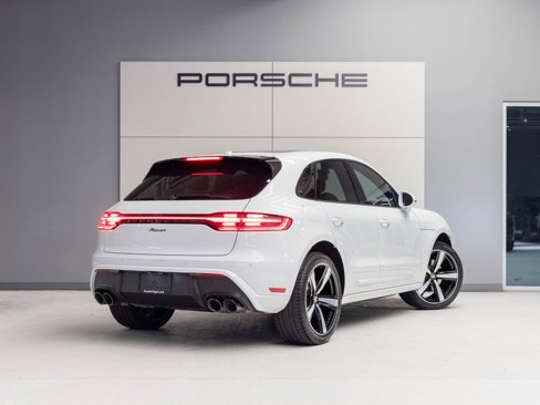 Used 2024 Porsche Macan image 7