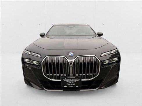 Used 2024 BMW 740i image 10