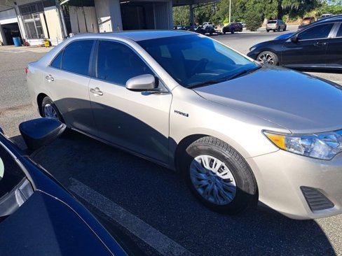 Used 2014 Toyota Camry LE image 3