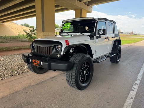 Used 2015 Jeep Wrangler Unlimited Sahara w/ Connectivity Group image 7