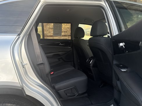 Used 2019 Kia Sorento AWD V6 image 14