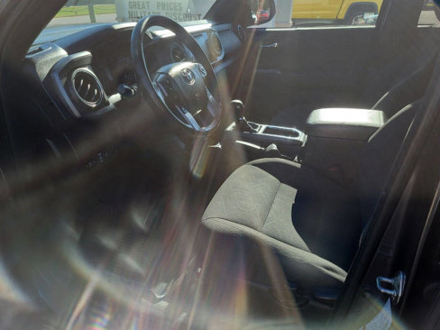Used 2018 Toyota Tacoma TRD Sport image 13