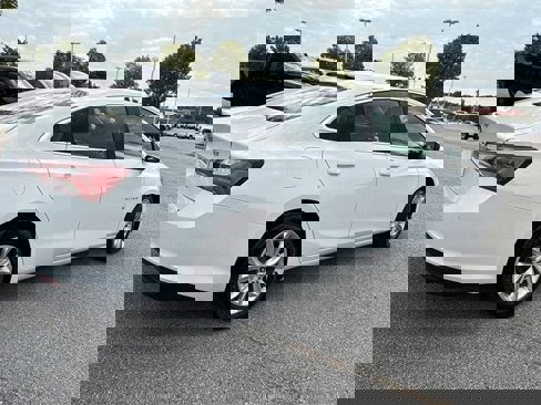Used 2022 Chevrolet Malibu LT image 8