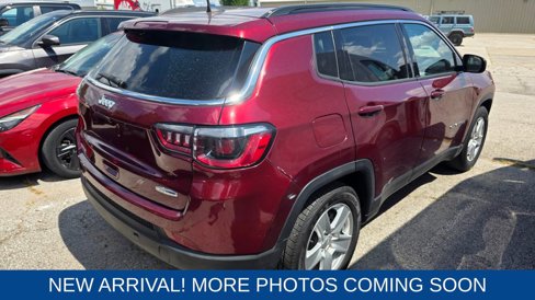 Used 2022 Jeep Compass Latitude image 3