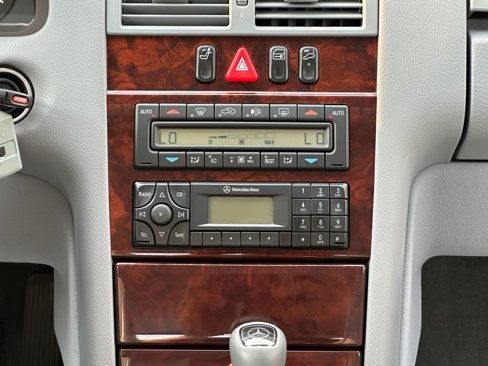 Used 2000 Mercedes-Benz E 430 Sedan image 16