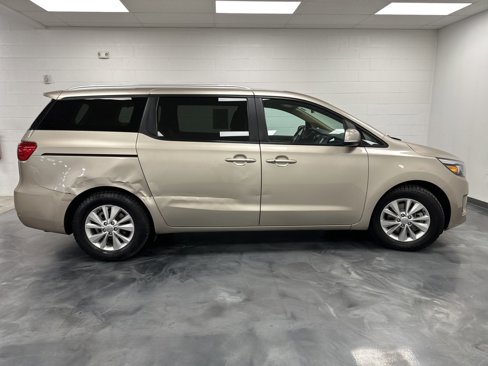Used 2017 Kia Sedona LX w/ LX Essentials Premium Package image 5