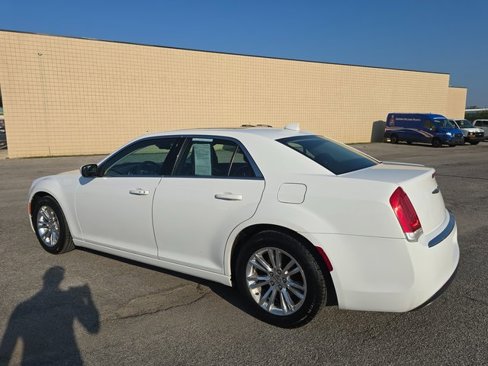 Used 2016 Chrysler 300 Limited image 7