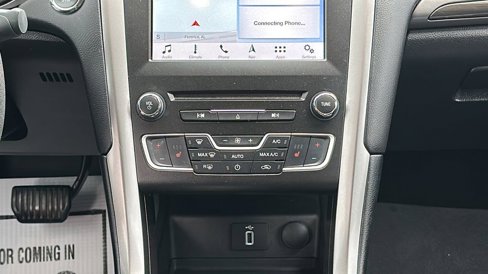 Used 2018 Ford Fusion SE w/ Fusion SE Technology Package image 20