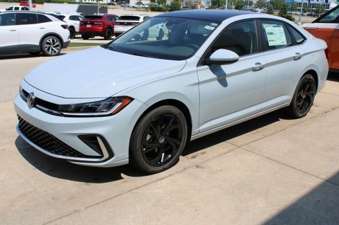 New 2025 Volkswagen Jetta SE image 3
