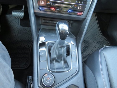 Used 2022 Volkswagen Tiguan SE image 18