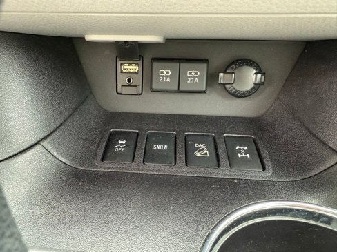 Used 2019 Toyota Highlander LE image 9